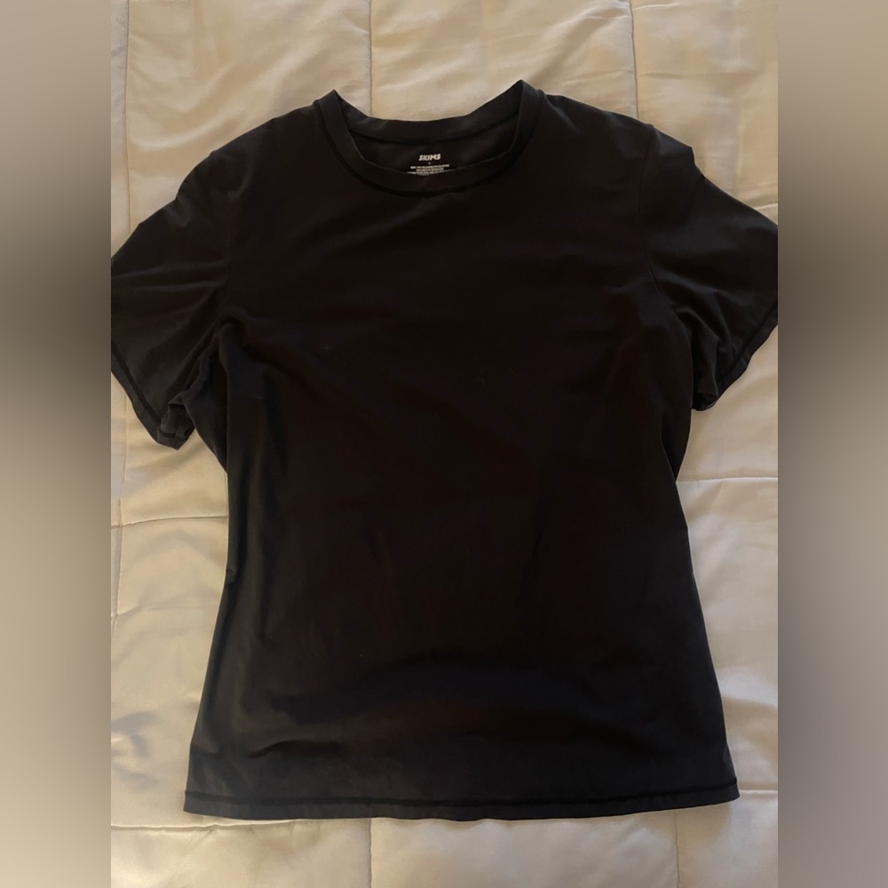 Skims fit everybody short sleeve tshirt